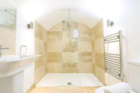 Spacious Boutique Apartment Clifton King Size Bed